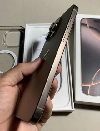 iPhone 16 Pro Max Dorado