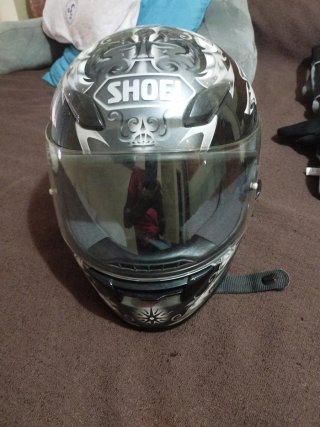 Casco Moto Shoei Negro y Plateado