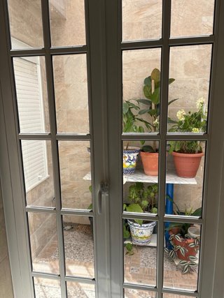 Puerta de aluminio palillería