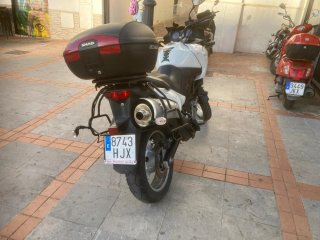 Suzuki V-Strom Moto Adventure Negra y Blanca