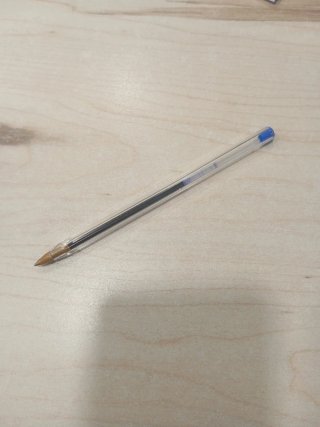 Bolígrafo azul transparente