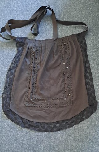 Traje Regional: Falda, Medias y 2 Mandiles