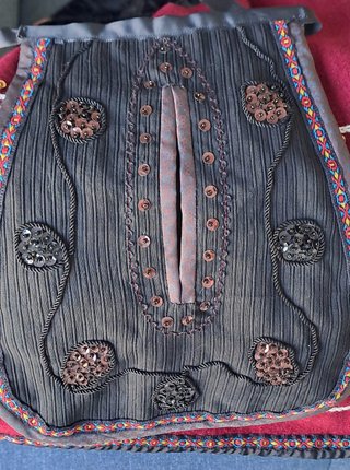 Traje Regional: Falda, Medias y 2 Mandiles