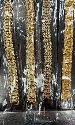 Anillos de Acero Dorado y Multicolor