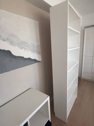 Estantería blanca de madera