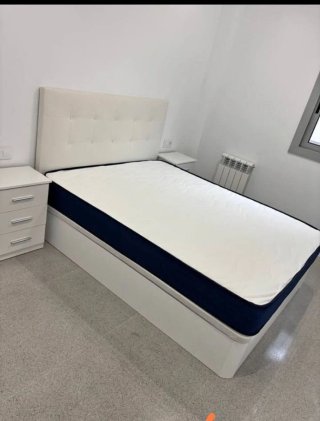 Canapé cama blanco con cabecero