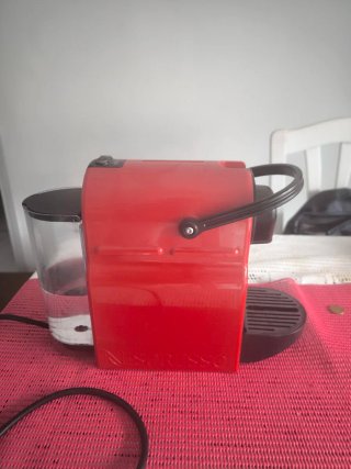 Cafetera Nespresso Krups Roja