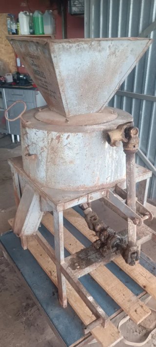 Peladora de almendras industrial