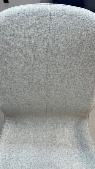 Silla de escritorio gris y blanca Ikea