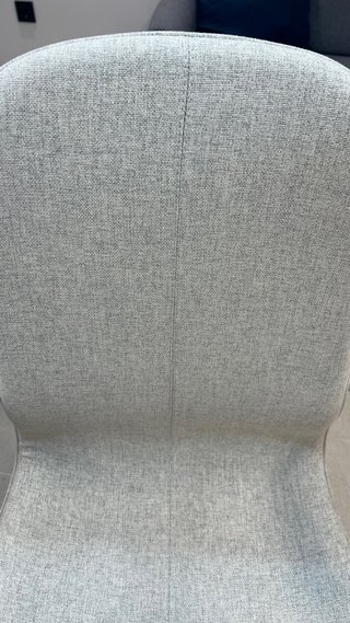 Silla de escritorio gris y blanca Ikea