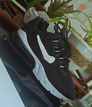 Zapatillas Nike Air Max 270 React Negra 37,5
