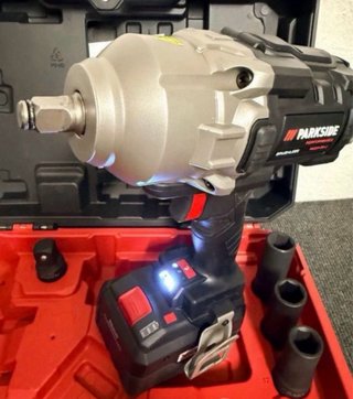 Llave de impacto Parkside 20V + Batería