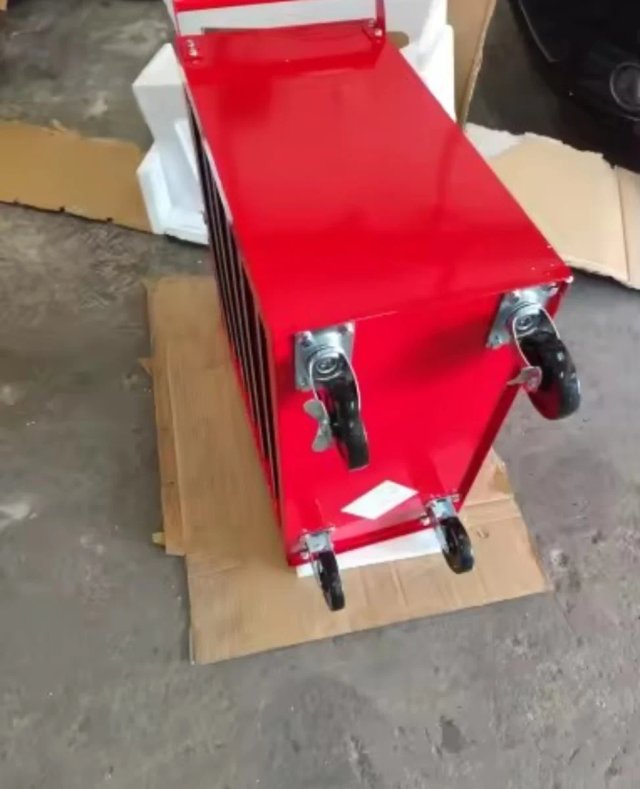 Carrello per attrezzi vuoto