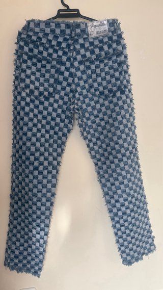 Pantalón vaquero cuadros desgastado
