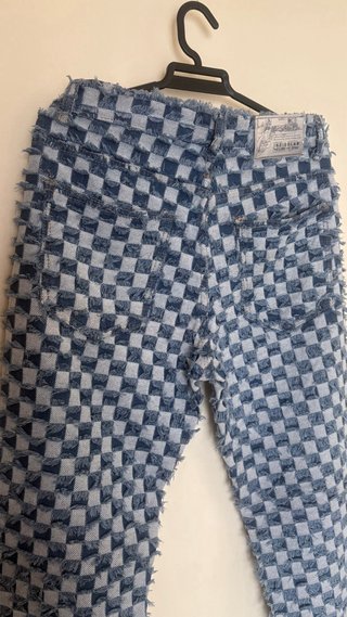 Pantalón vaquero cuadros desgastado
