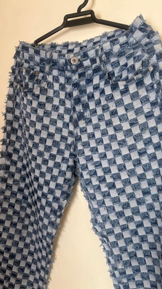 Pantalón vaquero cuadros desgastado