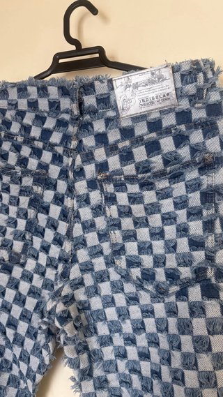 Pantalón vaquero cuadros desgastado