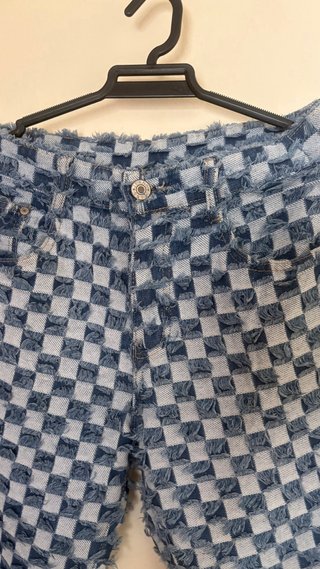 Pantalón vaquero cuadros desgastado
