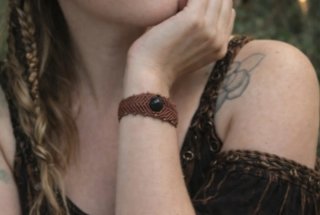 Pulsera Macramé Onix Negro y Dorado