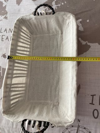 Cesta rectangular de mimbre y tela