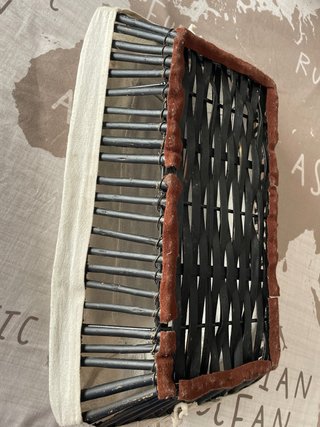 Cesta rectangular de mimbre y tela