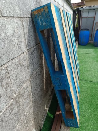 2 Palets reforzados y tratados.