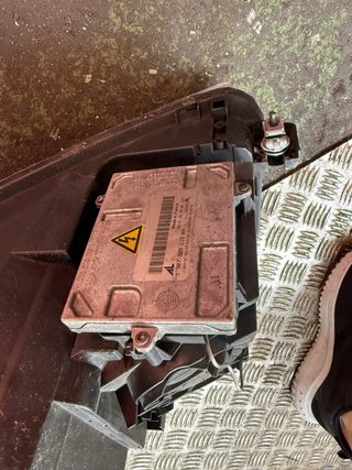 Faro Derecho Audi S3 8P roto