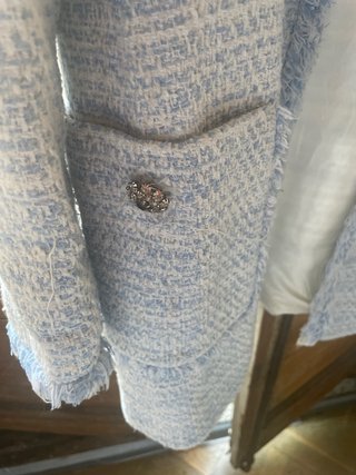 Chaqueta Zara larga tweed azul  clarito y blanco