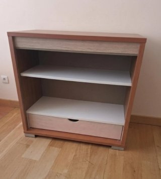 Mueble auxiliar madera con persiana