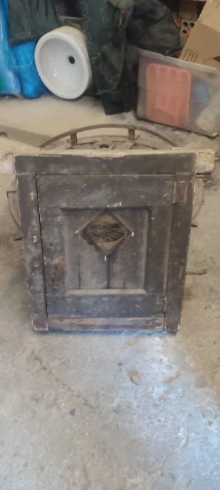 Lote: Puerta, Ventana y Antigüedades