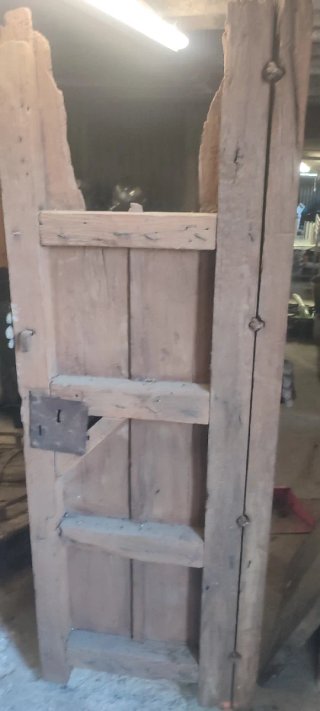 Lote: Puerta, Ventana y Antigüedades