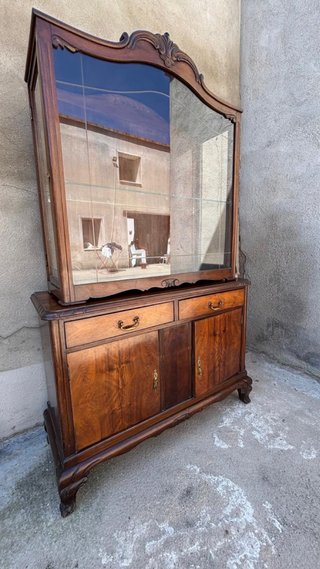 Vetrina in legno e vetro