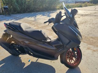 Honda Forza 125 Edición Especial Negra/Roja