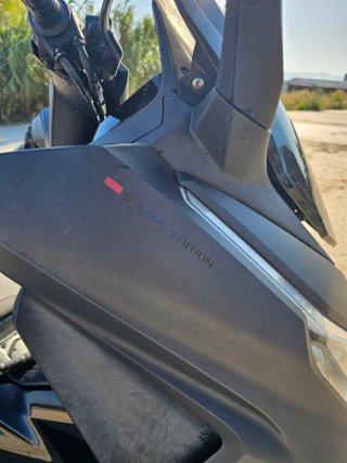 Honda Forza 125 Edición Especial Negra/Roja