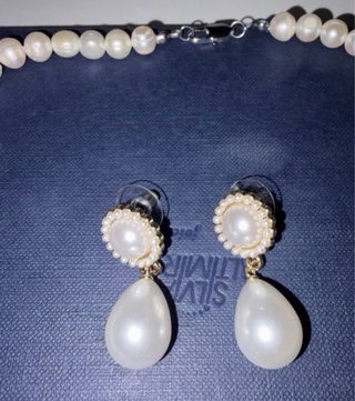 Conjunto collar y pendientes perlas morado