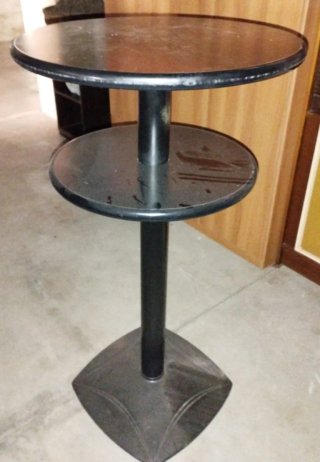 Tavolino bar rotondo in ferro .