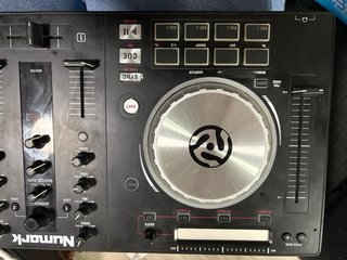 Numark MT3 Pro3 Mesa de Mezclas DJ