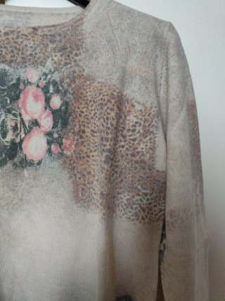 Maglioncino vintage floreale e leopardato