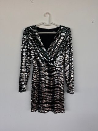 Vestido lentejuelas Bershka negro y plata