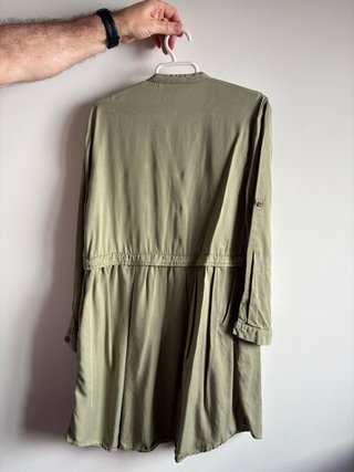 Vestido camisero verde militar corto de manga larg