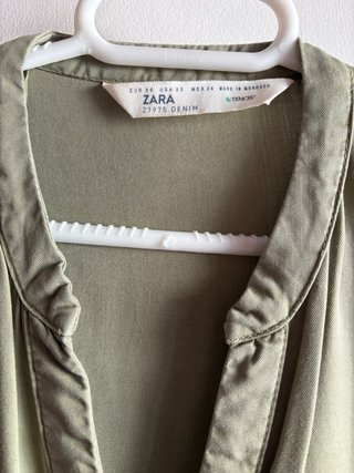 Vestido camisero verde militar corto de manga larg