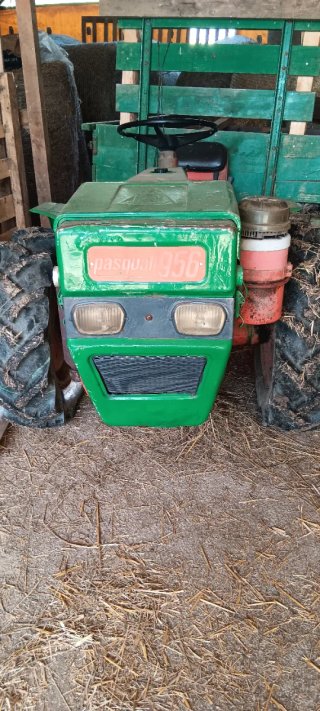 Tractor Pascuali con carro, rotavator y arado
