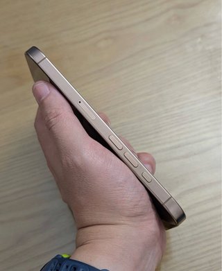iPhone 16 Pro Dorado/Rosa