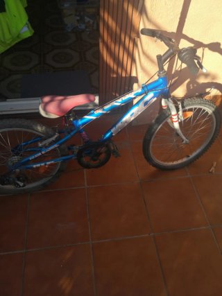 Bicicleta infantil azul 20