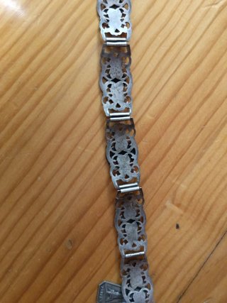 Pulsera antigua plata con dijes de monumentos