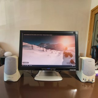 Minitor Packard Bell de 19", más altavoces Philips