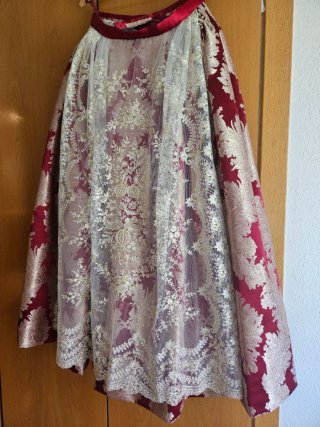 Falda y zapatos de fallera y tela para corpiño