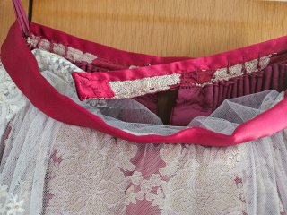 Falda y zapatos de fallera y tela para corpiño