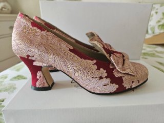 Falda y zapatos de fallera y tela para corpiño