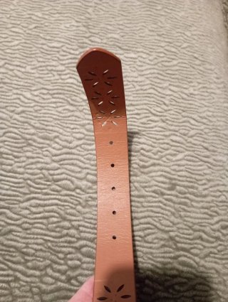 Cinturón de mujer marrón con tachuelas